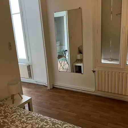 Cosy - à 2 Min De La Gare De Apartamento